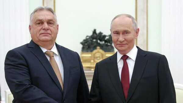 Viktor Orban, primer ministro húngaro, y Vladímir Putin, presidente ruso - Sputnik Mundo