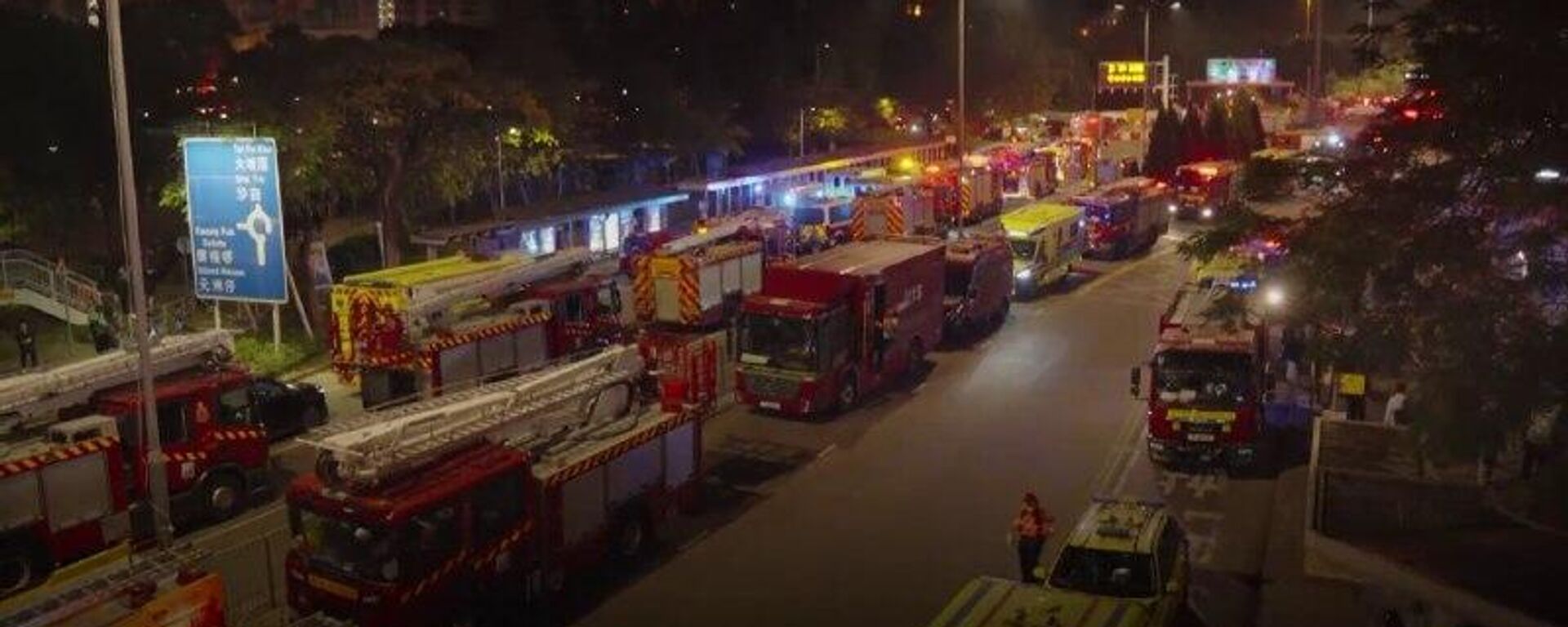 Van 128 fallecidos a causa del incendio de un edificio en Hong Kong - Sputnik Mundo, 1920, 28.11.2025