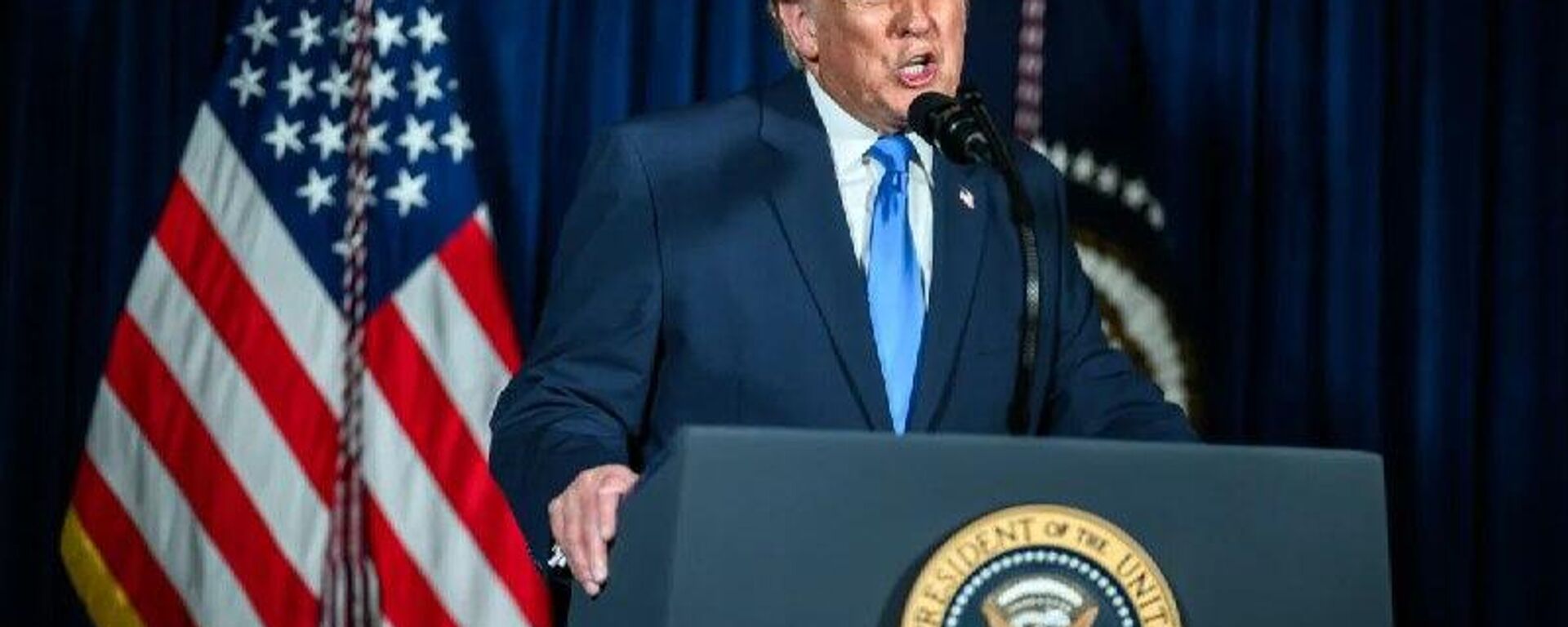 Trump decide indultar al expresidente hondureño Hernández, condenado por narcotráfico - Sputnik Mundo, 1920, 29.11.2025