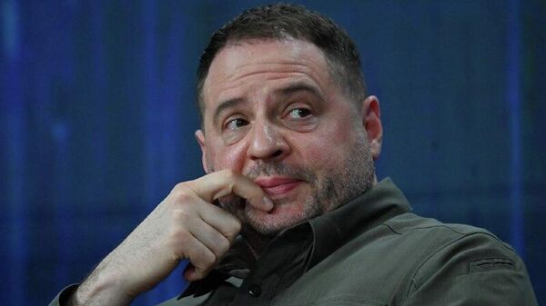 🪖 El destituido jefe de la oficina de Zelenski anuncia su partida al frente, reportan medios - Sputnik Mundo