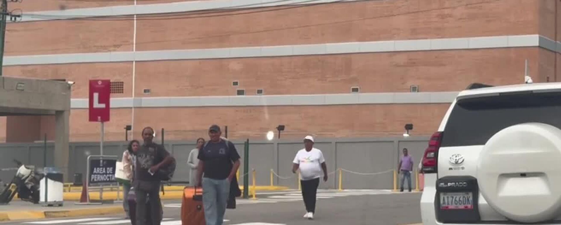 El Aeropuerto Internacional Simón Bolívar en Venezuela funciona con normalidad - Sputnik Mundo, 1920, 29.11.2025