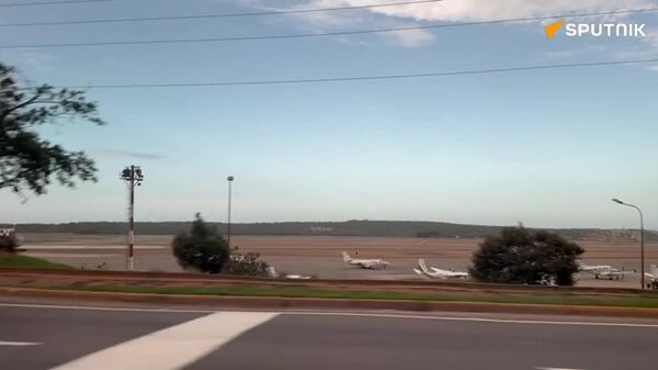 En calma, los alrededores del Aeropuerto Internacional Simón Bolívar en Venezuela - Sputnik Mundo