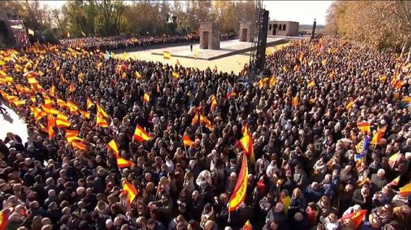 🪧 Decenas de miles de madrileños se manifiestan contra el Gobierno corrupto de Pedro Sánchez - Sputnik Mundo