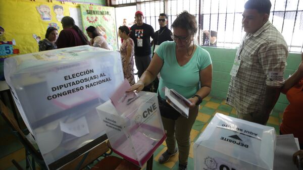 La votación continúa en los centros electorales en Tegucigalpa - Sputnik Mundo
