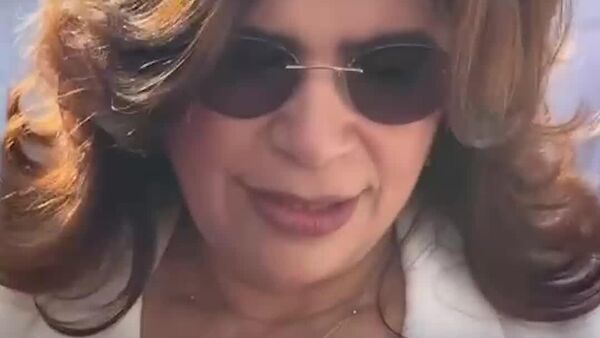 La candidata por el oficialista Partido Libertad y Refundación (Libre), Rixi Moncada, también acudió a las urnas para emitir su voto - Sputnik Mundo