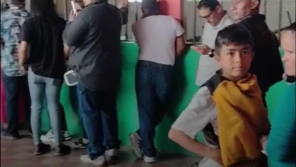 Hondureños siguen acudiendo a votar a pocas horas del cierre de casillas - Sputnik Mundo