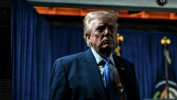 Ucrania tiene algunos pequeños problemas difíciles, algunos problemas difíciles, expresó el presidente estadounidense Donald Trump a la prensa en el Air Force One - Sputnik Mundo