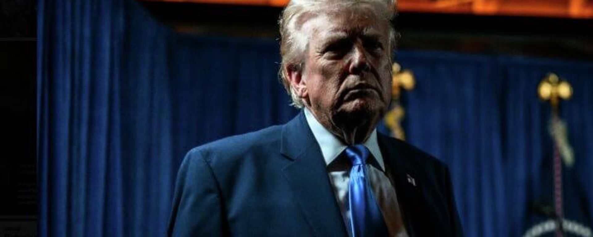 Ucrania tiene algunos pequeños problemas difíciles, algunos problemas difíciles, expresó el presidente estadounidense Donald Trump a la prensa en el Air Force One - Sputnik Mundo, 1920, 30.11.2025