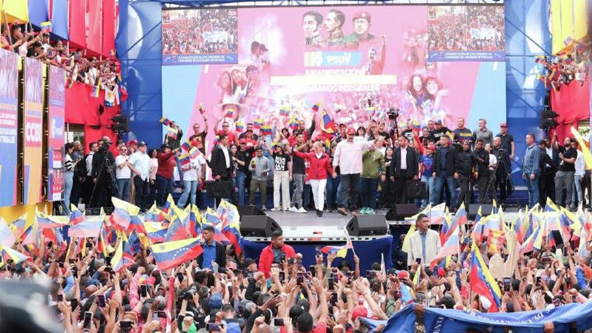 Maduro anuncia la formación de un nuevo buró político en Venezuela Maduro anuncia la formación de un nuevo buró político en Venezuela - Sputnik Mundo, 1920, 02.12.2025