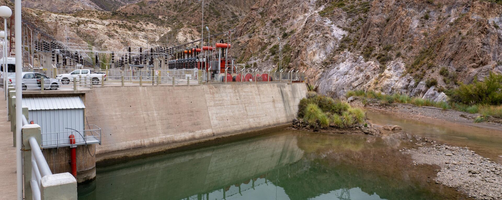 Central hidroeléctrica Nihuil 2 en el río Atuel en el Cañón del Atuel cerca de San Rafael, Mendoza, Argentina Central hidroeléctrica Nihuil 2 en el río Atuel en el Cañón del Atuel cerca de San Rafael, Mendoza, Argentina - Sputnik Mundo, 1920, 02.12.2025