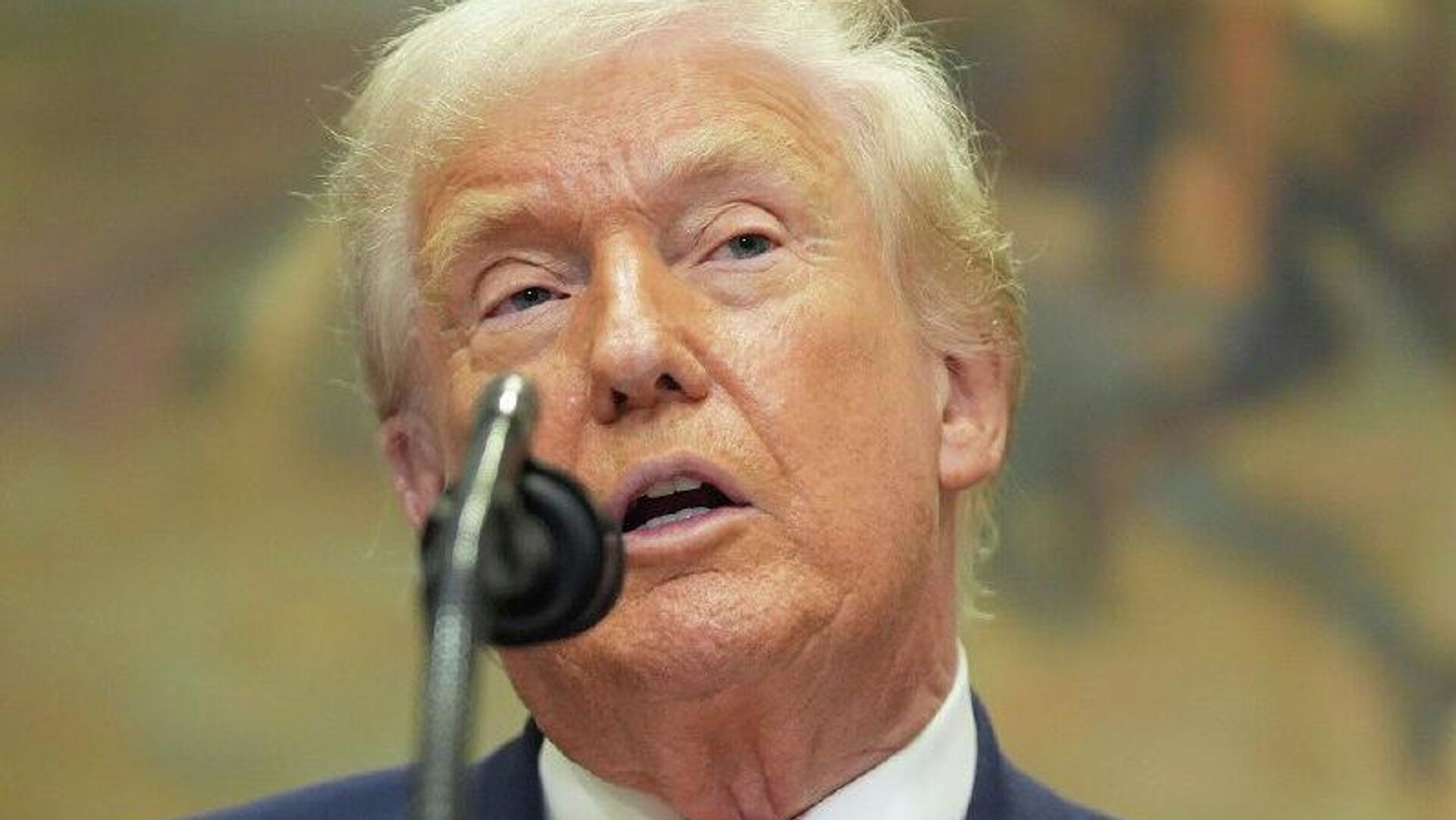 El presidente Donald Trump dio su punto de vista sobre la conversación entre su homólogo ruso, Vladímir Putin, y el funcionario estadounidense, Steve Witkoff, en la que se trataron detalles sobre un posible acuerdo de paz en Ucrania El presidente Donald Trump dio su punto de vista sobre la conversación entre su homólogo ruso, Vladímir Putin, y el funcionario estadounidense, Steve Witkoff, en la que se trataron detalles sobre un posible acuerdo de paz en Ucrania - Sputnik Mundo, 1920, 05.12.2025