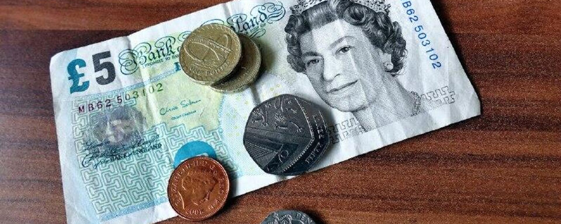 Una desagradable sorpresa: británicos deberán pagar más en energía por proyectos verdes - Sputnik Mundo, 1920, 04.12.2025