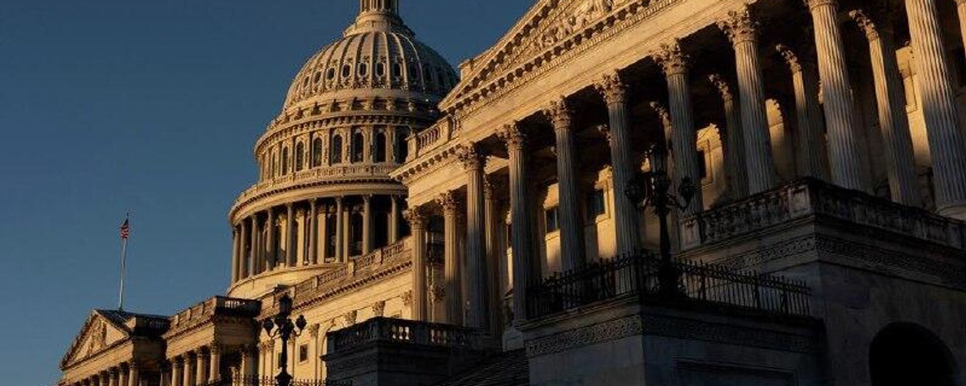 Senadores demócratas piden que EEUU no utilice a las Fuerzas Armadas contra Venezuela - Sputnik Mundo, 1920, 05.12.2025