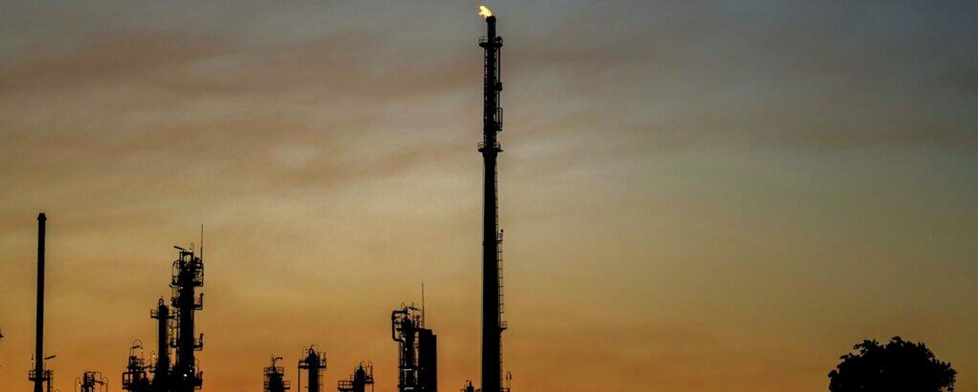 Refinería en Uruguay. - Sputnik Mundo, 1920, 05.12.2025