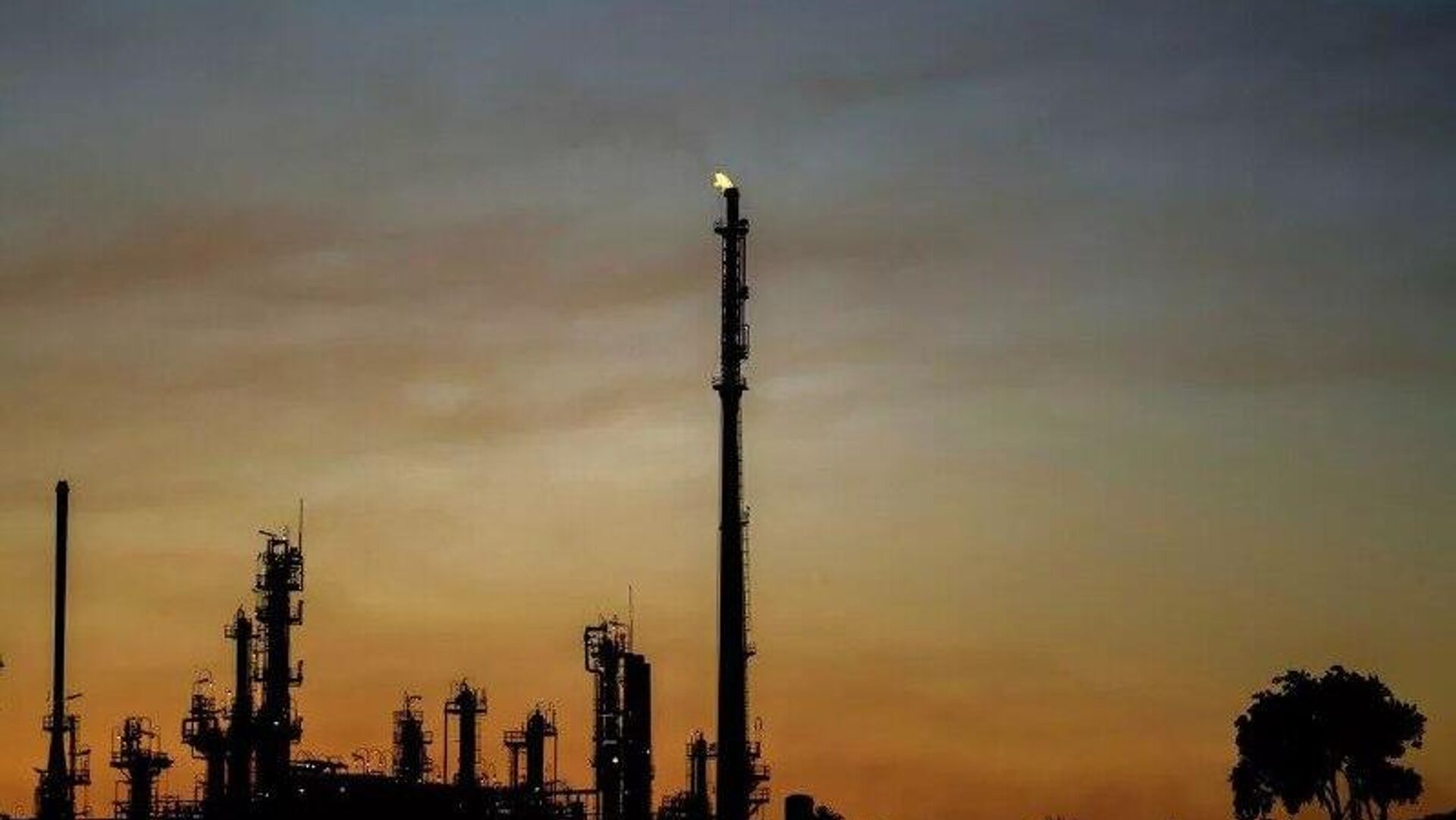 Tras décadas de fracasos, Uruguay se entusiasma con el sueño de encontrar petróleo Tras décadas de fracasos, Uruguay se entusiasma con el sueño de encontrar petróleo - Sputnik Mundo, 1920, 05.12.2025