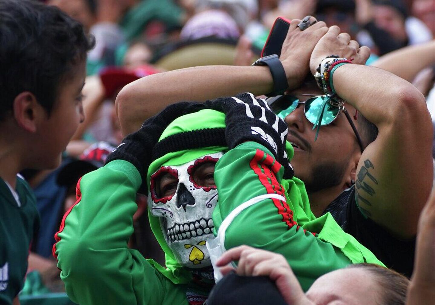 Aficionados mexicanos en el Monumento a la Revolución de la Ciudad de México, en el Mundial de Catar 2022 - Sputnik Mundo