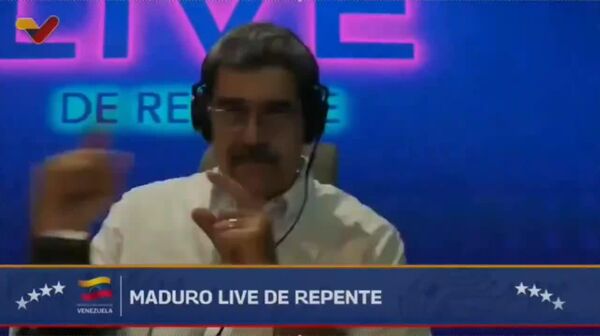 Maduro vuelve a mostrar cómo afrontar presiones externas al ritmo de la música - Sputnik Mundo