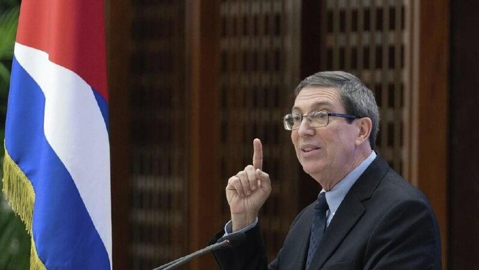 Cuba tilda de farsa el combate al narcotráfico de EEUU tras indulto al expresidente hondureño Hernández Cuba tilda de farsa el combate al narcotráfico de EEUU tras indulto al expresidente hondureño Hernández - Sputnik Mundo, 1920, 06.12.2025