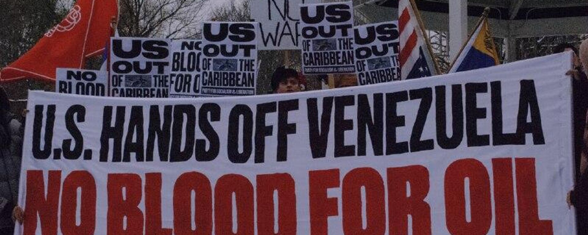 🪧 Protestan afuera de la Casa Blanca contra el asedio de EEUU a Venezuela 🪧 Protestan afuera de la Casa Blanca contra el asedio de EEUU a Venezuela - Sputnik Mundo, 1920, 06.12.2025