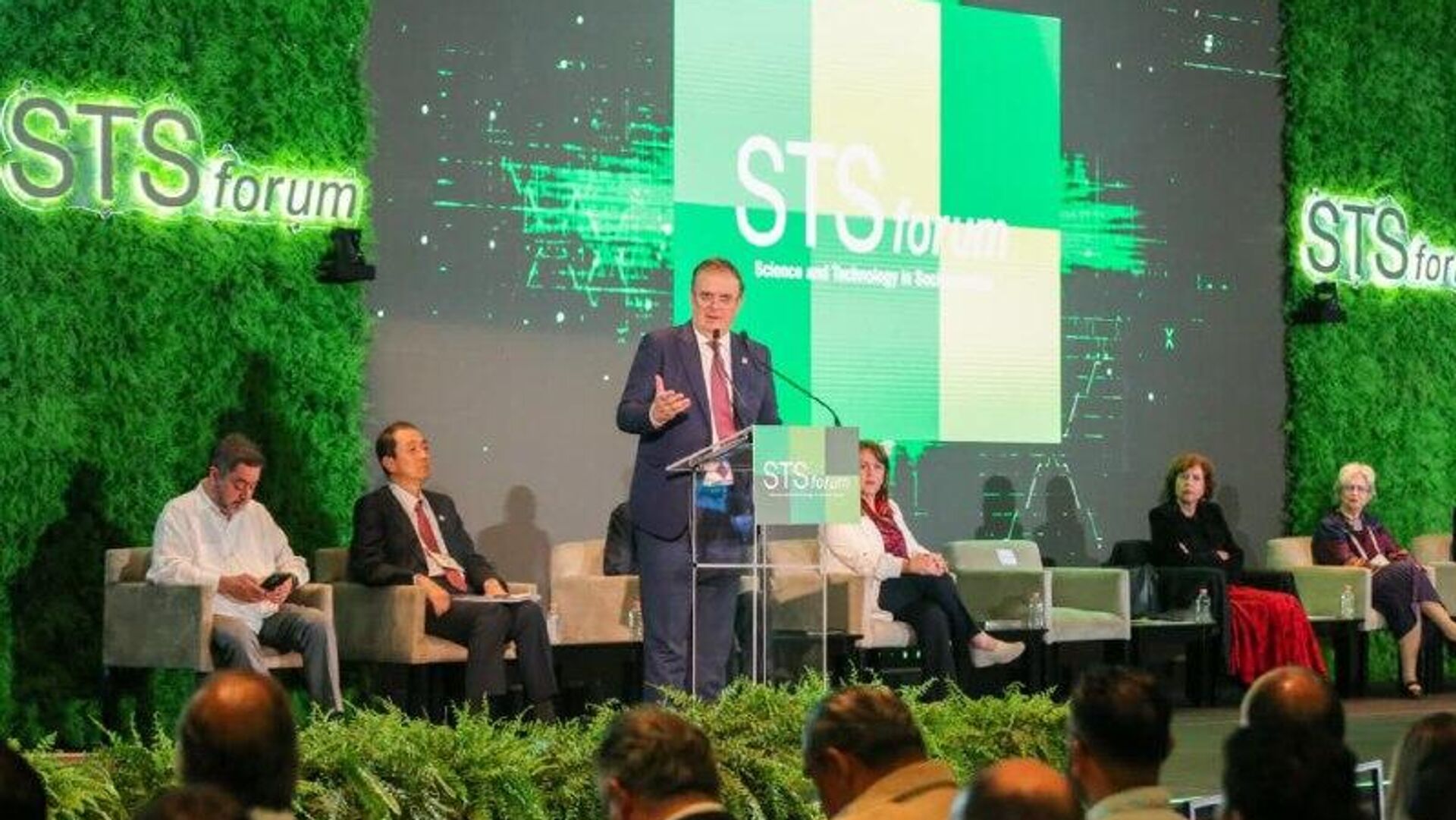 México invertirá hasta $88 millones en innovación científica y tecnológica en 2026, informa Ebrard México invertirá hasta $88 millones en innovación científica y tecnológica en 2026, informa Ebrard - Sputnik Mundo, 1920, 07.12.2025