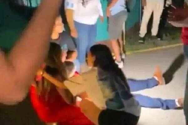 Asesinan a un alcalde de Guatemala durante desfile navideño Asesinan a un alcalde de Guatemala durante desfile navideño - Sputnik Mundo