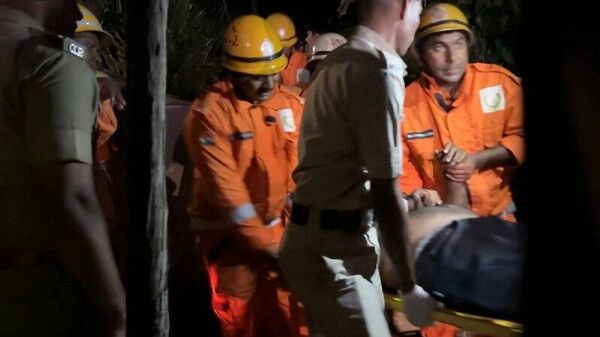 Van 25 fallecidos y al menos 50 lesionados por el incendio en discoteca de la India - Sputnik Mundo