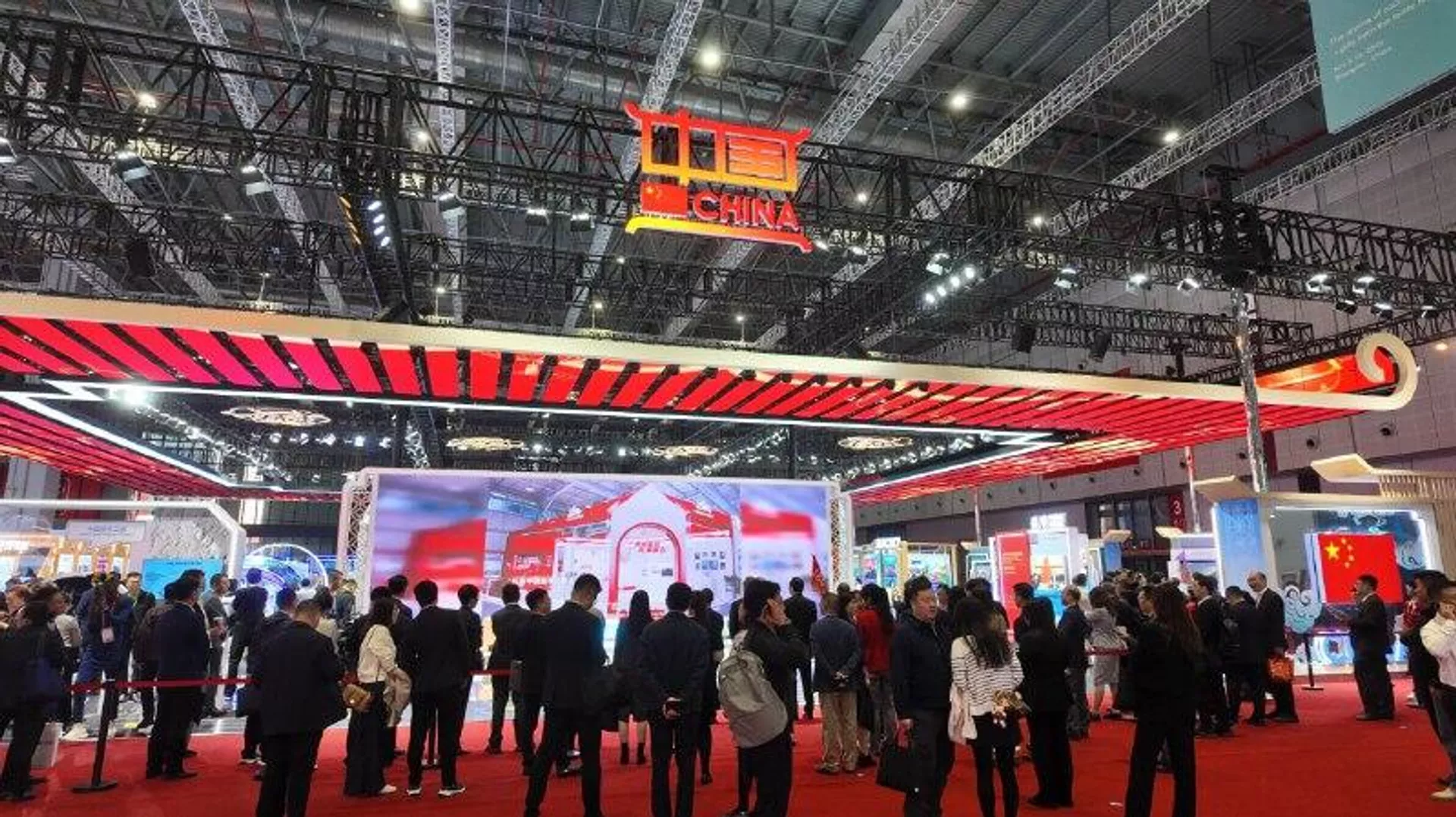 China marca récord de superávit comercial al alcanzar el billón de dólares China marca récord de superávit comercial al alcanzar el billón de dólares - Sputnik Mundo, 1920, 08.12.2025