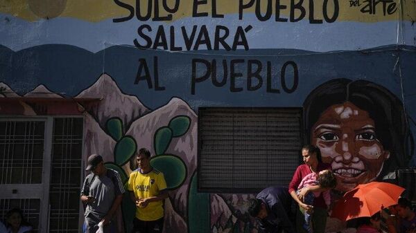 Caída de la pobreza en Argentina se debe a la comparación con un momento de excesiva crisis - Sputnik Mundo