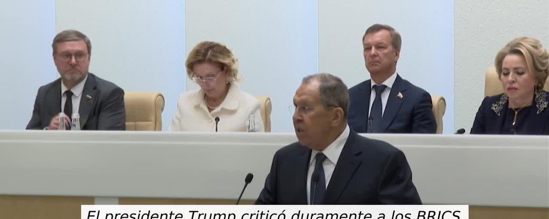 🪖 Occidente convirtió el dólar en un arma y obligó a Rusia a buscar alternativas, denuncia Lavrov - Sputnik Mundo, 1920, 10.12.2025