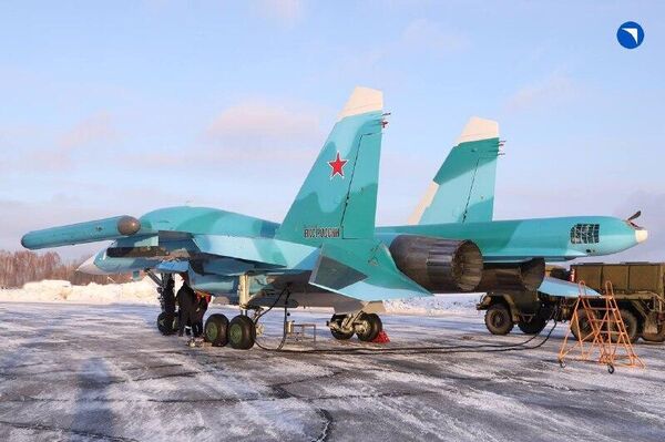 Las Fuerzas Aeroespaciales de Rusia reciben un nuevo lote de 'Patitos Infernales' Su-34 Las Fuerzas Aeroespaciales de Rusia reciben un nuevo lote de 'Patitos Infernales' Su-34 - Sputnik Mundo