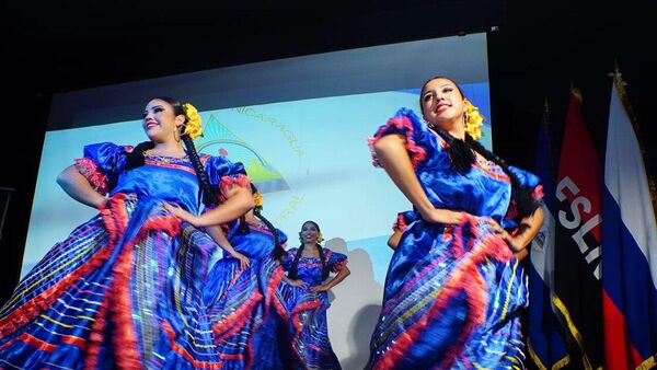 Inauguración del festival 'RT.Doc: El Tiempo de Nuestros Héroes' Inauguración del festival 'RT.Doc: El Tiempo de Nuestros Héroes' - Sputnik Mundo