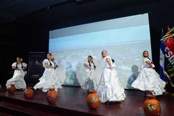 Inauguración del festival 'RT.Doc: El Tiempo de Nuestros Héroes' - Sputnik Mundo