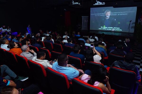 Inauguración del festival 'RT.Doc: El Tiempo de Nuestros Héroes' - Sputnik Mundo
