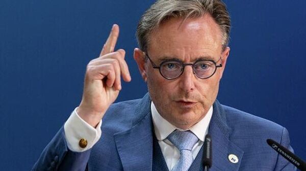 Confiscar los activos rusos sería un robo, afirma el primer ministro belga Confiscar los activos rusos sería un robo, afirma el primer ministro belga - Sputnik Mundo