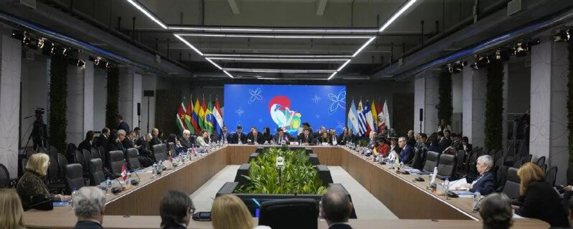 Mercosur debería reanalizar exigencias introducidas por la UE a días de la firma de acuerdo, afirma experto - Sputnik Mundo, 1920, 23.01.2026