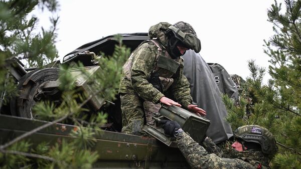 Soldados rusos en la zona de la operación militar especial - Sputnik Mundo