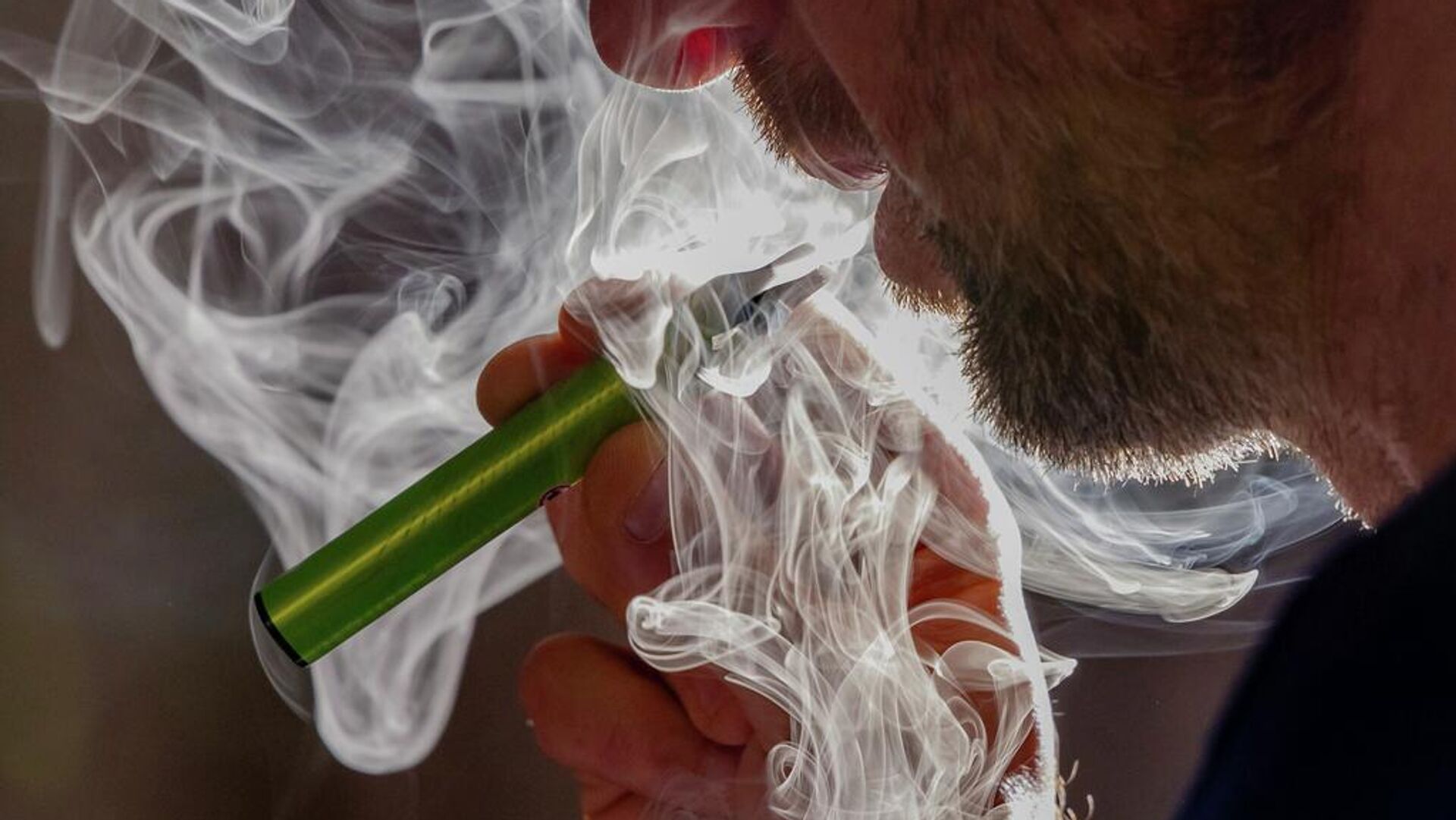 Cigarrillo electrónico - Sputnik Mundo, 1920, 12.12.2025