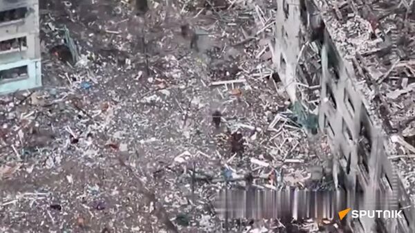 Rendición en el frente: la Defensa rusa divulga el momento en que soldados ucranianos ceden en Dimítrov - Sputnik Mundo