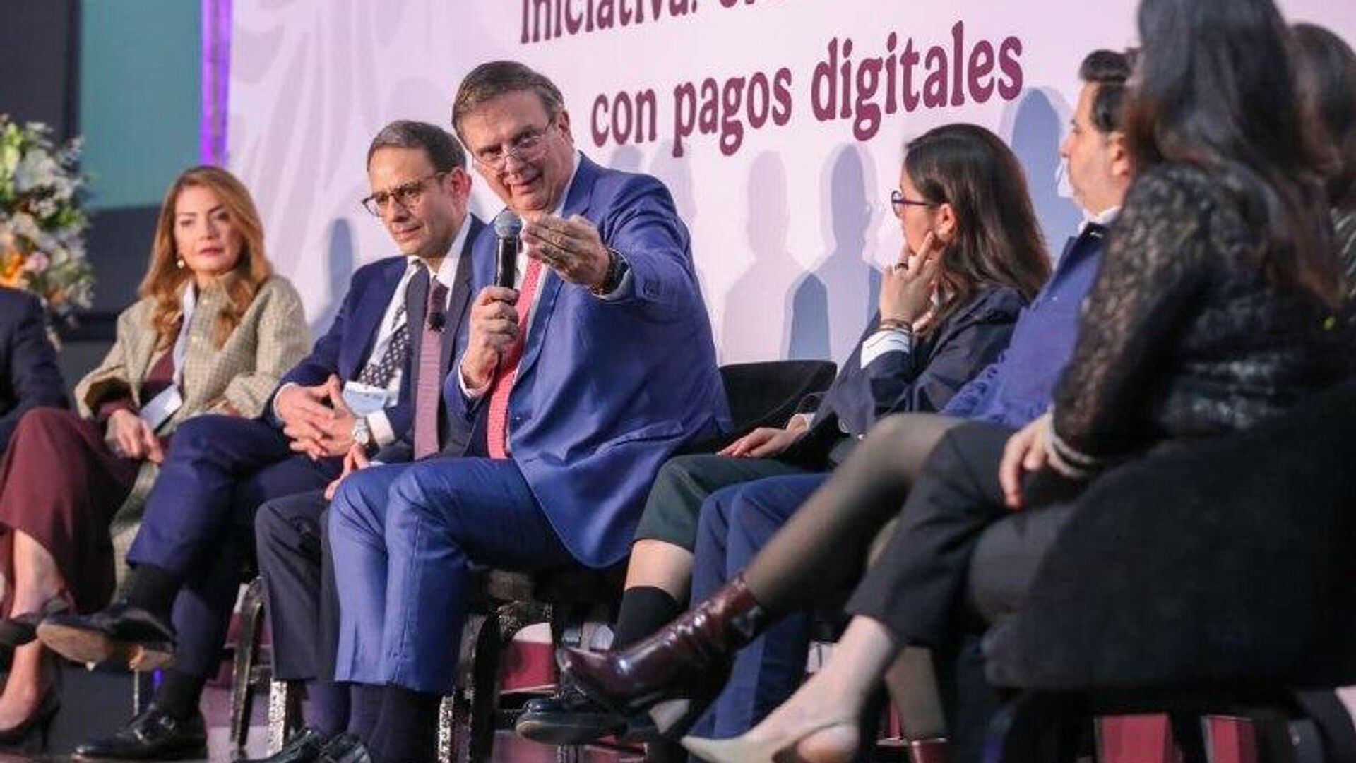 No han dejado beneficio a México: Secretario de Economía critica importaciones de autos chinos No han dejado beneficio a México: Secretario de Economía critica importaciones de autos chinos - Sputnik Mundo, 1920, 12.12.2025