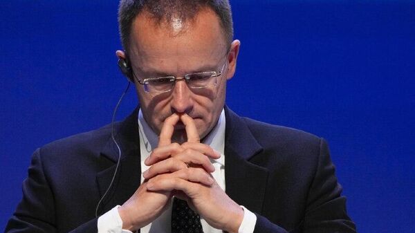 En Bruselas han perdido definitivamente el sentido de la realidad, asegura el canciller húngaro tras declaraciones de Rutte - Sputnik Mundo