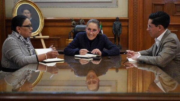 Sheinbaum invita al papa León XIV a visitar México - Sputnik Mundo