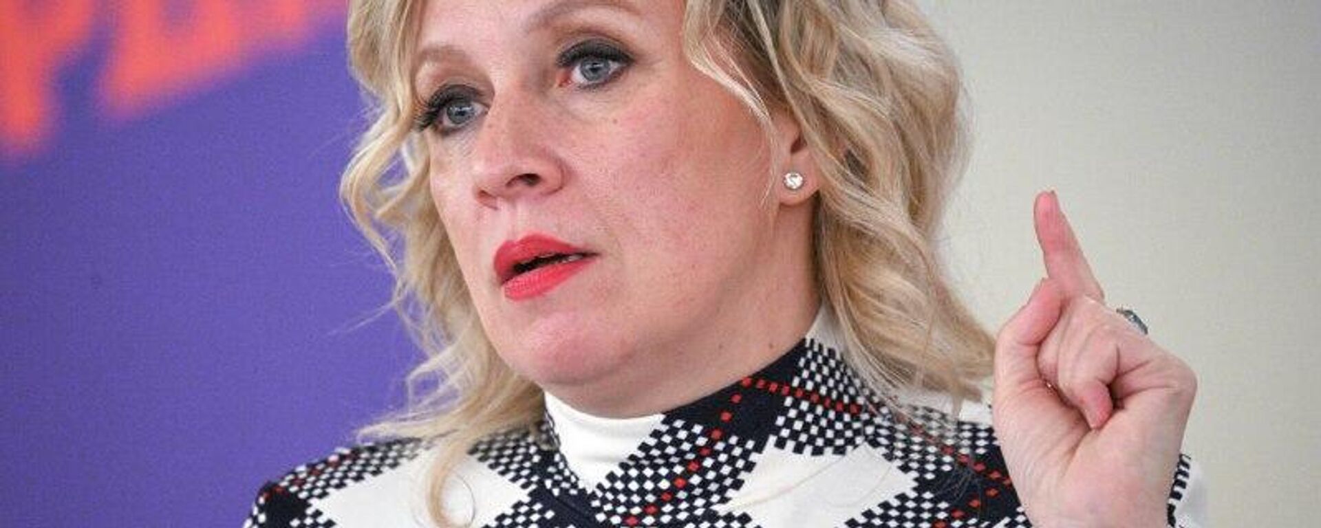 Estafadores: El veredicto de Zajárova sobre la congelación indefinida de los activos rusos por parte de la UE - Sputnik Mundo, 1920, 12.12.2025