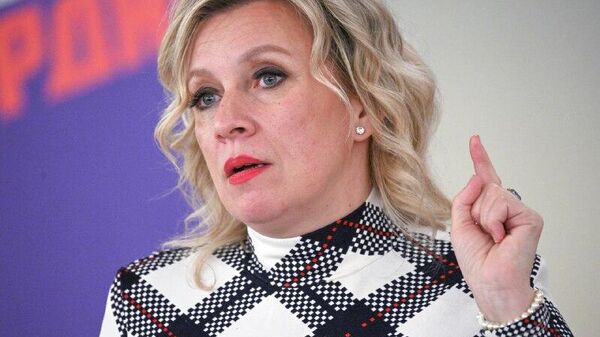 Estafadores: El veredicto de Zajárova sobre la congelación indefinida de los activos rusos por parte de la UE - Sputnik Mundo