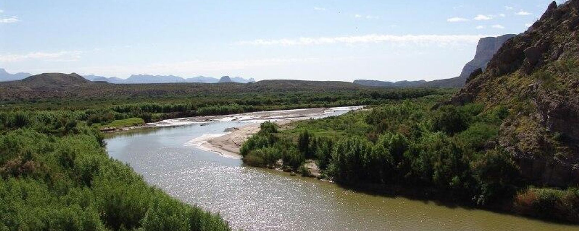 Las autoridades mexicanas dieron a conocer que lograron un pacto con Washington sobre el fortalecimiento de la gestión del agua en la cuenca del río Bravo, en el marco del Tratado de Aguas que data de 1944 - Sputnik Mundo, 1920, 13.12.2025