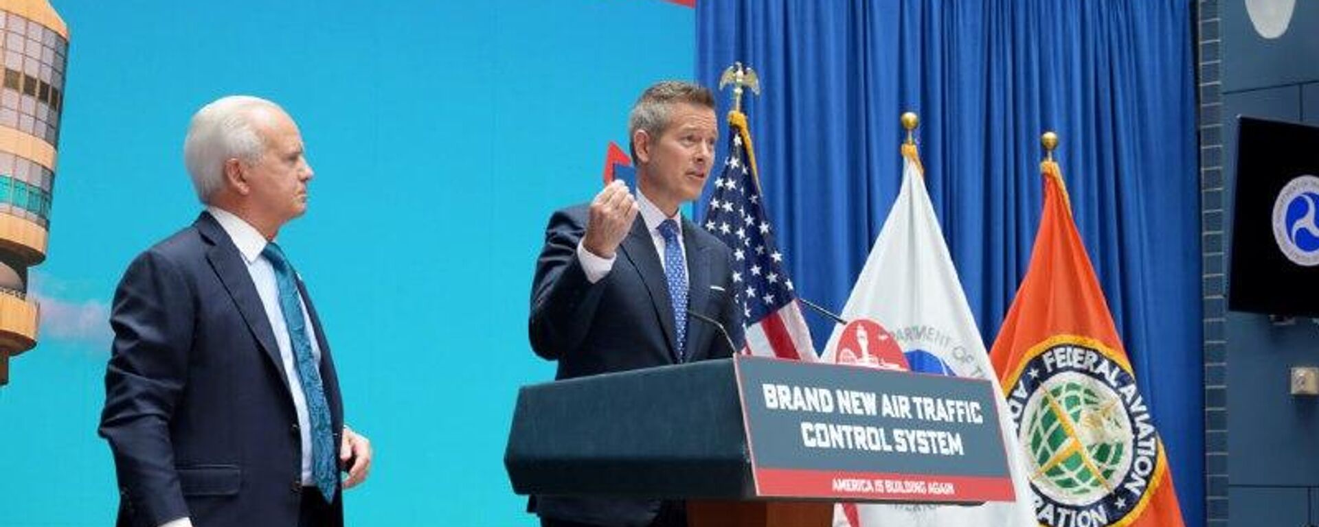 EEUU acusa a Nueva York de dar licencias comerciales a migrantes sin comprobar su estatus - Sputnik Mundo, 1920, 13.12.2025