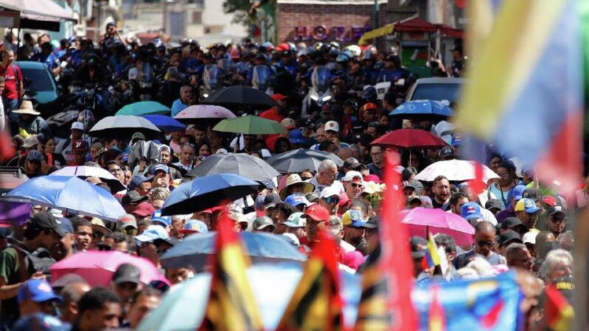 Venezolanos protestan en todo el país contra las acciones de EEUU en el Caribe Venezolanos protestan en todo el país contra las acciones de EEUU en el Caribe - Sputnik Mundo, 1920, 13.12.2025