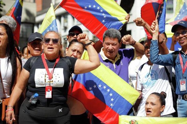 Venezolanos protestan en todo el país contra las acciones de EEUU en el Caribe Venezolanos protestan en todo el país contra las acciones de EEUU en el Caribe - Sputnik Mundo