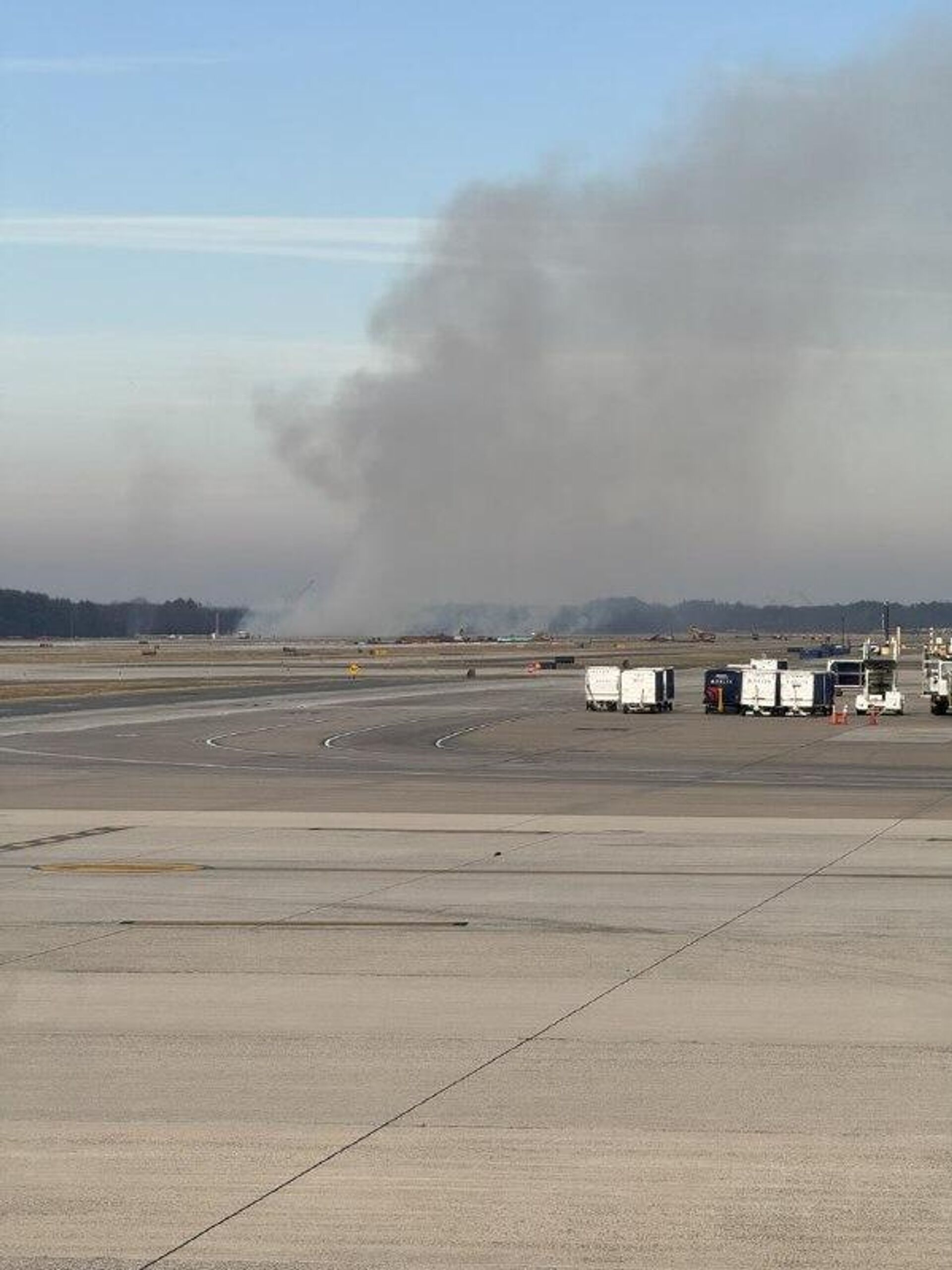 Avión se ve obligado a regresar a tierra tras una falla en motor Avión se ve obligado a regresar a tierra tras una falla en motor - Sputnik Mundo, 1920, 14.12.2025
