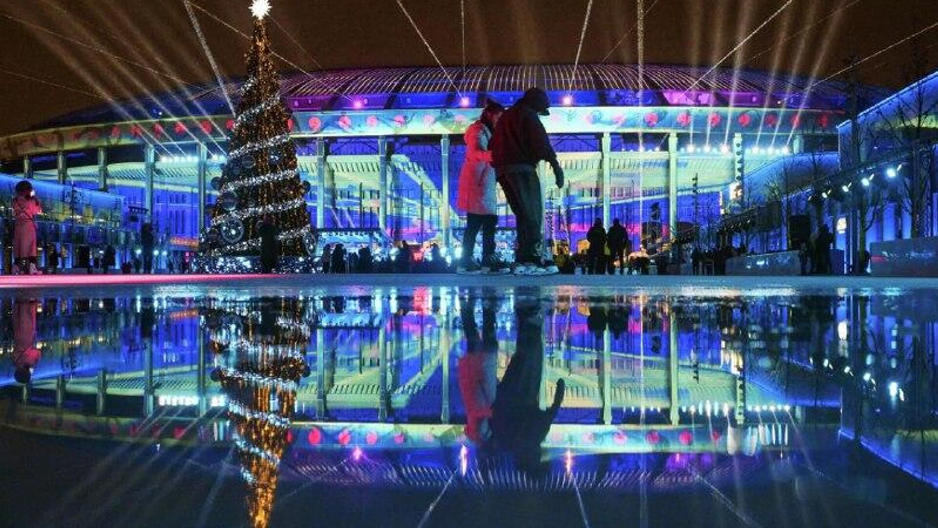 La capital rusa se llena de luces: así luce Moscú en vísperas de las fiestas de fin de año La capital rusa se llena de luces: así luce Moscú en vísperas de las fiestas de fin de año - Sputnik Mundo, 1920, 14.12.2025