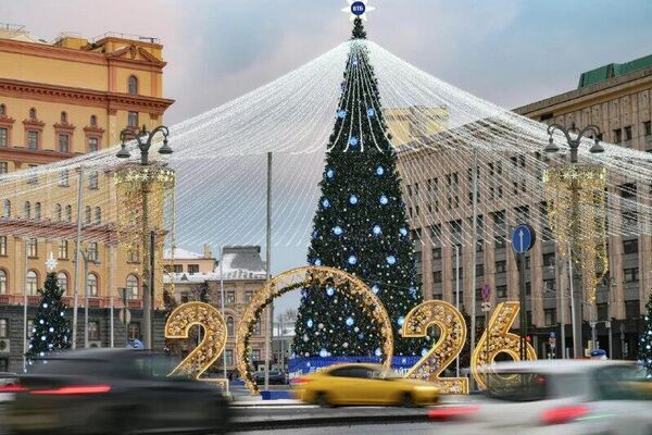 La capital rusa se llena de luces: así luce Moscú en vísperas de las fiestas de fin de año La capital rusa se llena de luces: así luce Moscú en vísperas de las fiestas de fin de año - Sputnik Mundo